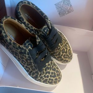 WOMENS REPORT ROWDY LEOPARD CANVAS SNEAKERS SLIP ON SIZE 6 M NEW IN BOX!